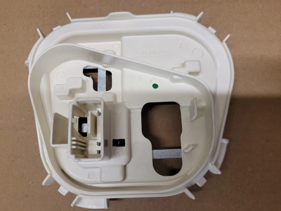 Original Volkswagen Lampenträger hinten rechts außen 5TA945258A