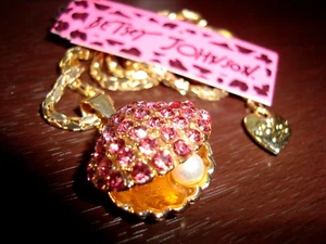 BETSEY JOHNSON shining crystal CLAM/PEARL pendant necklace, alloy, 27 inch NICE - Picture 1 of 9