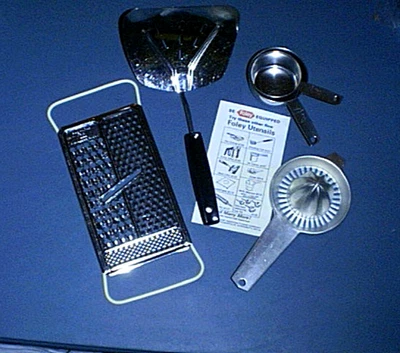 (5) FOLEY Aluminum & Stainless Utensils Grater, Measuring Cups, Lifter, Strainer - Image 1 of 4