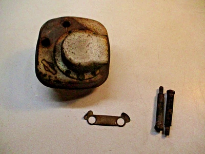 Silenciador y pernos Briggs & Stratton 5 HP 130202 Foto 1 de 4