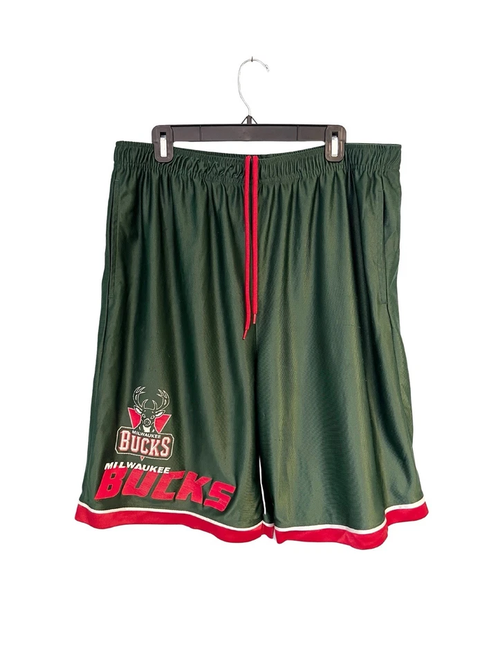 Shorts de basquete Milwaukee Bucks 2XL verde vermelho logotipo retrô equipamento para fãs da NBA - Imagem 1 de 4