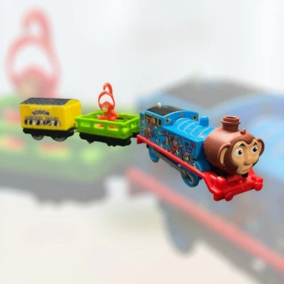 Safari Monkey Thomas #1 2013 tren Trackmaster motorizado con 2 licitaciones y mono Foto 1 de 4