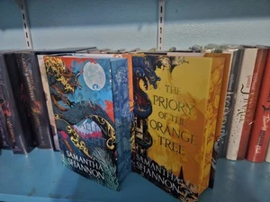 SIGNED SET NEW Roots of Chaos Priory of the Orange Tree A Day of Fallen Night - Imagen 1 de 8