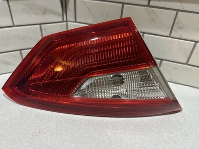 Ford Focus 2012 2013 2014 sedán lado del conductor interior luz de freno trasero tapa maletero Foto 1 de 4