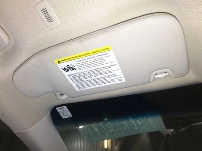 Parasol iluminado gris claro Ford Edge 2015-2024 conductor izquierdo Foto 1 de 2