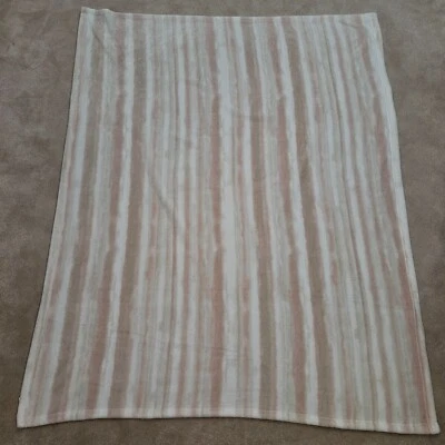 Manta a rayas DKNY rosa blanco tostado suave polar 50x60 Foto 1 de 4