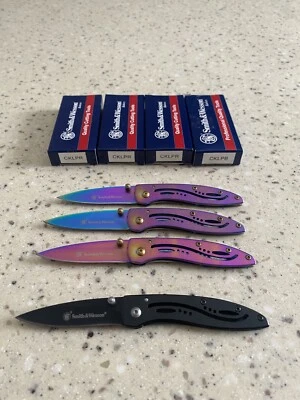 Smith & Wesson-CUATRO NUEVOS-Cuchillos de Bolsillo Plegables Bullseye Little Pal Arco Iris-CKLPR Foto 1 de 4
