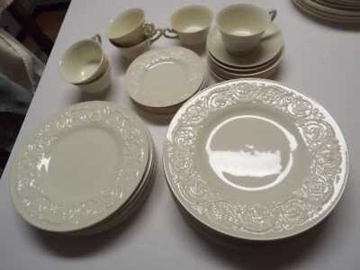30 piezas Wedgwood PATRICIAN 6 Platos Tazas Barlaston PLATO Taza Marfil De Colección China SET Foto 1 de 2