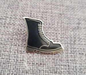 BLACK DOC MARTENS MOD BOOT ENAMEL PIN BADGE - Picture 1 of 2