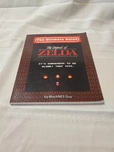 The Ultimate Guide to The Legend Of Zelda PAPERBACK –  2017 S1 - Imagen 1 de 4