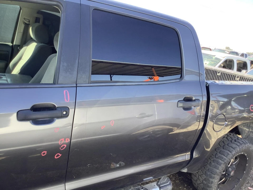 Conjunto de puerta trasera izquierda usado lado trasero se adapta a: Toyota Tundra 2012 doble cabina 4 puertas L. Foto 1 de 4