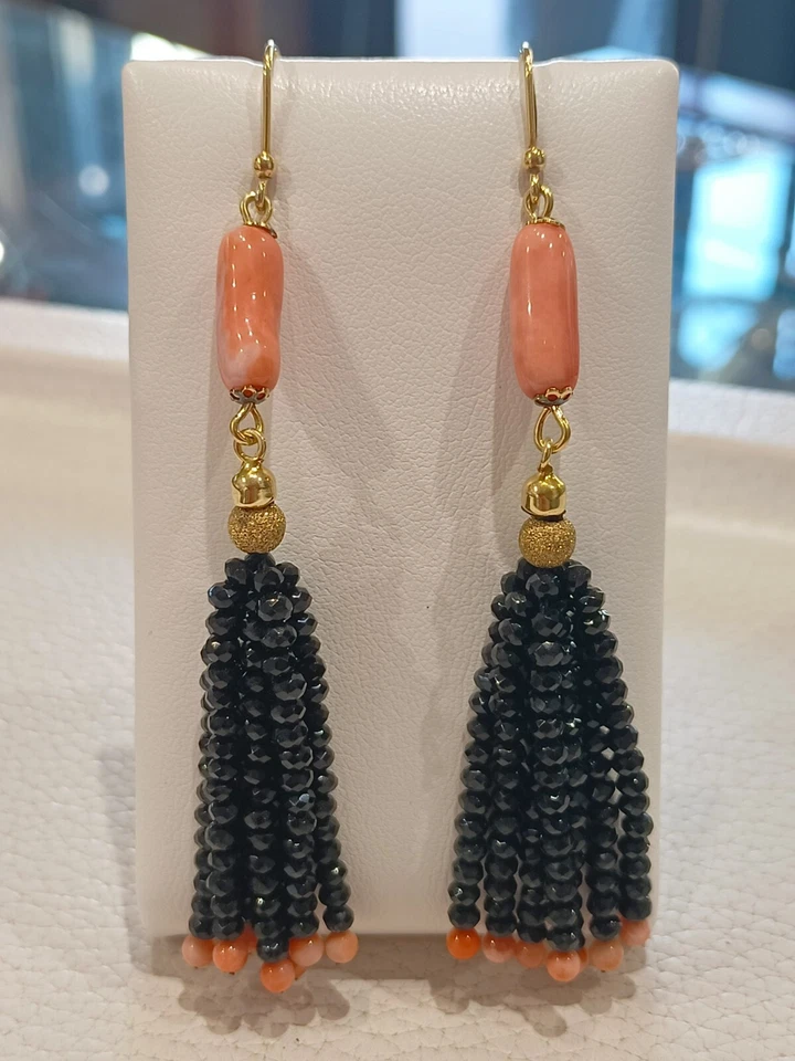 ORECCHINI IN ARGENTO DORATO GRAPPOLO DI SPINELLI SFACCETTATI E CORALLI ROSA  - Immagine 1 di 1