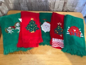 Vintage Christmas Red Green Embroidered Hand Tea Bath Towels Carousel Tree Joy - Picture 1 of 8