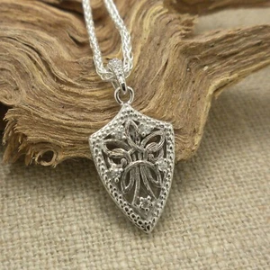 Piccolo ciondolo scudo angelo custode celtico argento sterling con zirconi Keith Jack - Foto 1 di 9