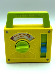 VINTAGE 1978 FISHER PRICE YELLOW WIND UP RADIO “LET'S GO FLY A KITE” MUSIC BOX - Picture 1 of 6