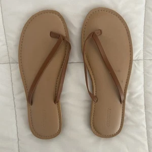 Old Navy hellbraune Damen-Flip-Flop-Sandalen Riemen Kunstleder flache Schuhe Größe 8 - Bild 1 von 5