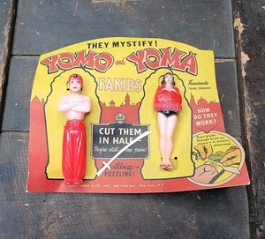 Juguete mágico Louis Marx celuloide Yomo y Yoma Fakirs RARO - Imagen 1 de 8