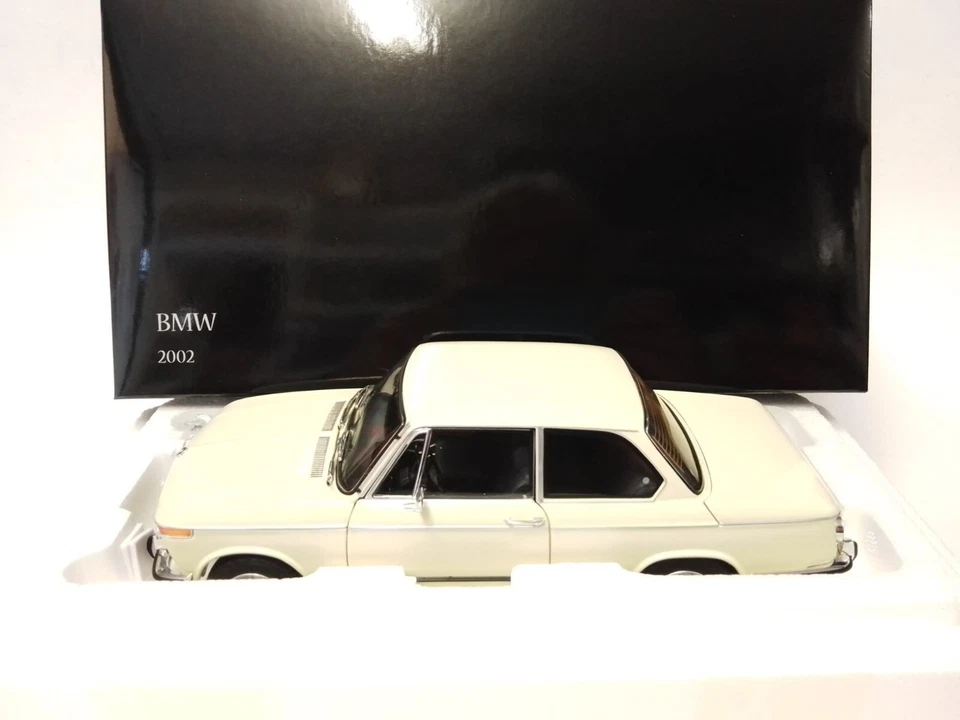 KYOSHO 08543ML BMW - 2002Tii 1972 - CREAM - 1/18