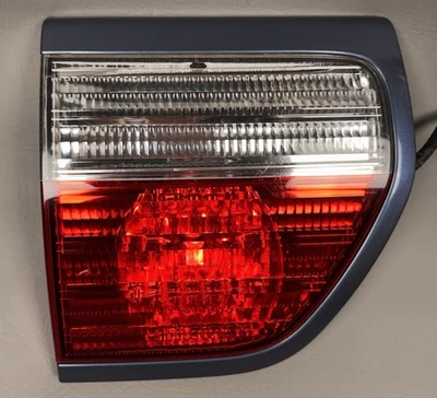 03-06 SUBARU BAJA PORTÓN TRASERO MONTADO LUZ TRASERA IZQUIERDA CONDUCTOR PROBADO OEM Foto 1 de 4