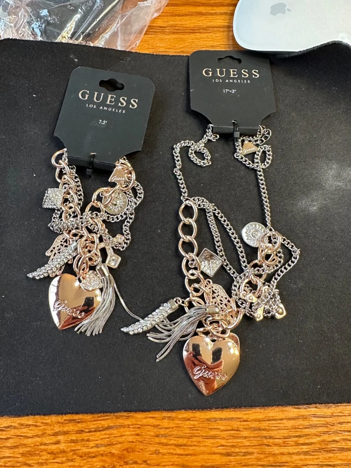 Nuevo con etiquetas Juego de collar y pulsera Guess en diamantes de imitación de metales en tono plata y oro rosa Foto 1 de 1