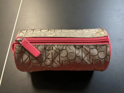 Calvin Klein圆形钱包 — 第 1/2 张图片