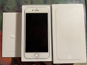 iPhone 6 64GB argento scatola e custodia blu DIFETTOSE batteria e tastiera - Foto 1 di 12