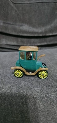 GOWLAND & GOWLAND 1910 VINTAGE  1910 STUDEBAKER ELECTRIC PLASTIC MODEL BUILT UP - Image 1 of 3