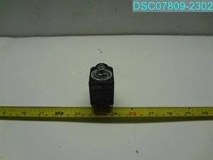 PARKER 3-WAY SOLENOID VALVE 483510S6 XS03S6 220-240V 50Hz 240V 60Hz 9W - Picture 1 of 5