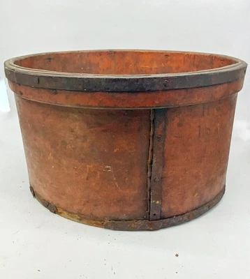 Antigua medida de grano de madera curvada PRIMITIVA en pintura roja antigua AAFA fecha 1870 Foto 1 de 4