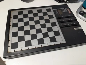 Saitek Gary Kasparov Turbo Entrenador Avanzado Juego de Ajedrez Tablero solamente No funciona - Imagen 1 de 7
