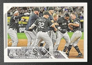 2023 Topps #565 Chicago White Sox Chicago White Sox Baseball Card - Picture 1 of 2