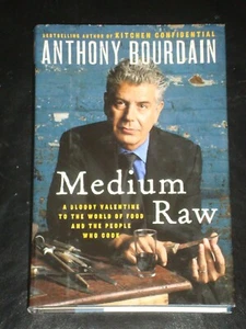 MEDIUM RAW de Anthony Bourdain (tapa dura, 2010) CHEF AUTOBIOGRAPHY, RARO - Imagen 1 de 1