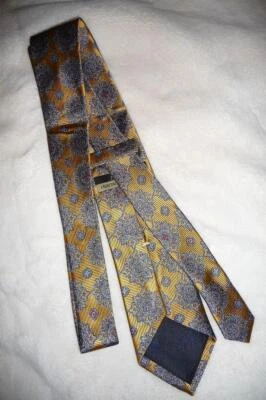 NUEVA CORBATA DE SEDA JOS A BANK ~ $95 NUEVA SIN ETIQUETAS HERENCIA Medallón Floral Dorado Azul Marino Foto 1 de 2