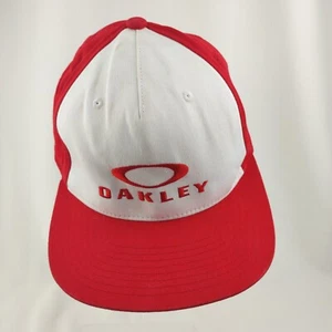 Oakley Silver 110 FlexFit Snapback Cap Hat Flat Bill Red White - Picture 1 of 14