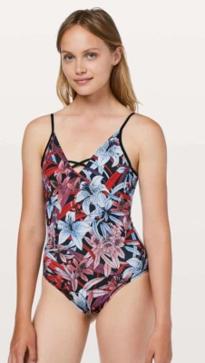 Купальник Lululemon 2 Shoreline цельный с цветочным рисунком для тренировок на коленях новый с ценниками - Изображение 1 из 4
