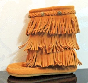 MinneTonka 3 Layer Fringe Brown Size 4 Suede Boot Womens Shoe Flat Moccasin - Picture 1 of 6