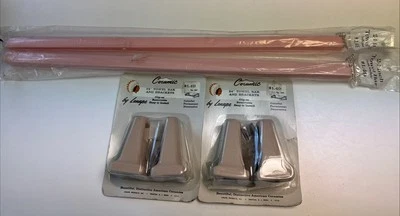 Пара винтажных полотенцесушителей LENAPE желтовато-коричневые фарфоровые держатели новые из старых запасов с 24-дюймовым розовым пластиковым стержнем - Изображение 1 из 4