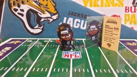 2017 NFL Series 6 Teenymates Jacksonville Jaguars WR Allen Robinson figure Cover