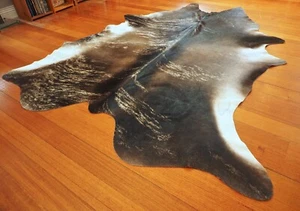 COWHIDE RUG - UNUSUAL COLOURING & INTERESTING MARKINGS - A RARE & BEAUTIFUL RUG - Picture 1 of 10