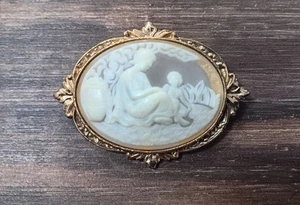 Mother Child Brooch Pin Cream Resin Gold Tone Metal Vintage - Picture 1 of 7