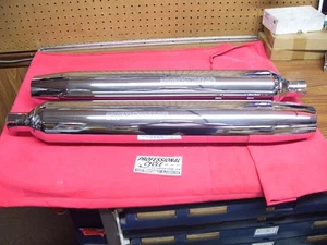 Harley Davidson 2014 FLHTK 09-16 Touring Decent Pair OEM Slip-On Mufflers - Picture 1 of 15