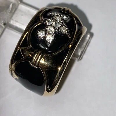 BRINCOS CHIQUES COM CLIPE DE CRISTAL ESMALTADO FLUER DE LIS COM CISNE MARCADO CISNE SWAROVSKI FRANCÊS - Imagem 1 de 4