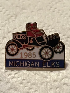 BPOE Elks Pin für Michigan Elks datiert 1985. Pin zeigt ein Oldsmobile von 1903 - Bild 1 von 5
