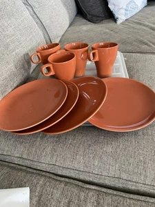 Ikea 8 Pezzi Piatti e Tazze Arancione Bruciato Autunno Servizio Ringraziamento per 4 - Foto 1 di 5