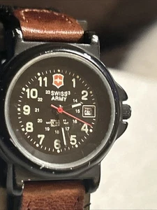 Orologio da polso uomo vintage Swiss Army 8888 militare quarzo acciaio svizzero e cromo - Foto 1 di 14