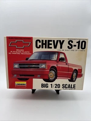 1991 BIG 1/20 Scale LINDBERG Model CHEVY S-10 Kit #72502 - Open-Box - Image 1 of 4