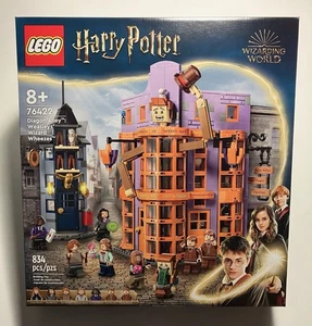 LEGO Harry Potter: Diagon Alley: Weasleys' Wizard Wheezes (76422) - Picture 1 of 2