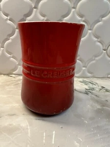 NUEVO Le Creuset SOPORTE UTENSILIO VASIJA Rojo 6-1/2" Alto X 4-1/2" Diámetro - Imagen 1 de 4