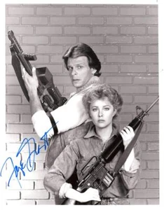 Faye Grant Signed Autograph 7x9 Photo - Julie Parrish on V with Marc Singer - Picture 1 of 2