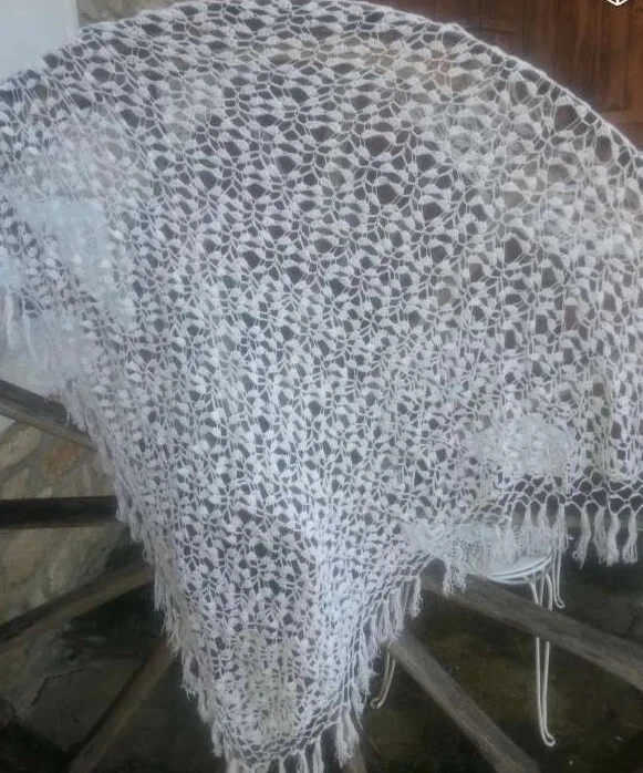 Grand chale blanc brillant pour femme fait main au crochet - Photo 1/1